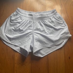 Lululemon Hotty Hot LW 4” light purple Size 6